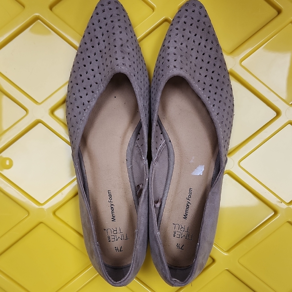 Time and Tru Women's Gray Flats
